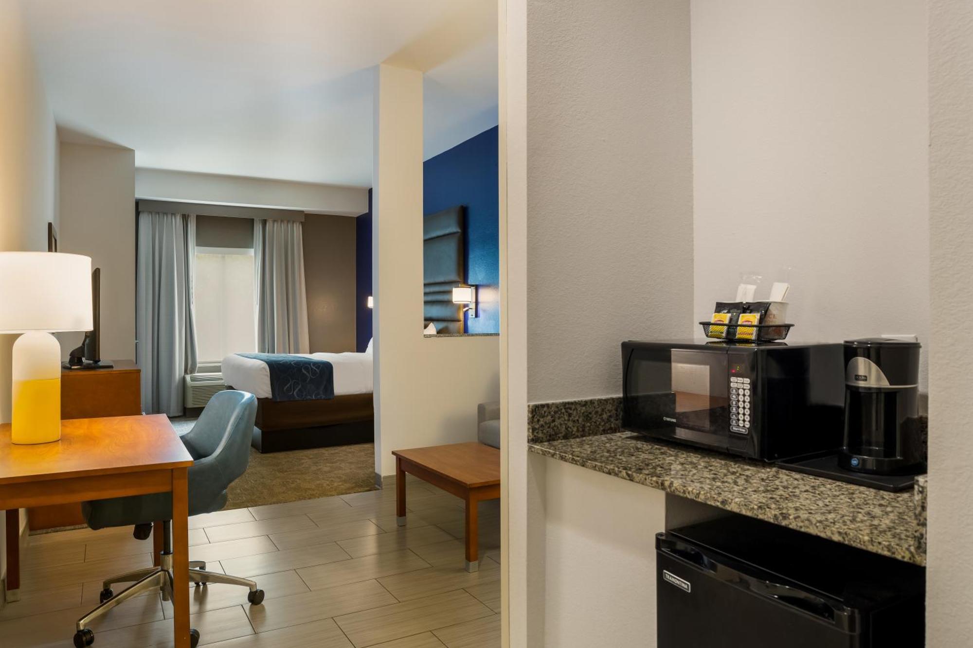 Comfort Suites Denham Springs Esterno foto